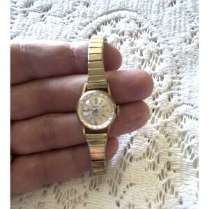Vintage GIGANDET Round Face Watch Womens 17 Rubis‎ Swiss Gold Tone Dainty